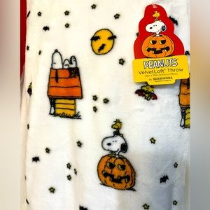 Snoopy Halloween throw